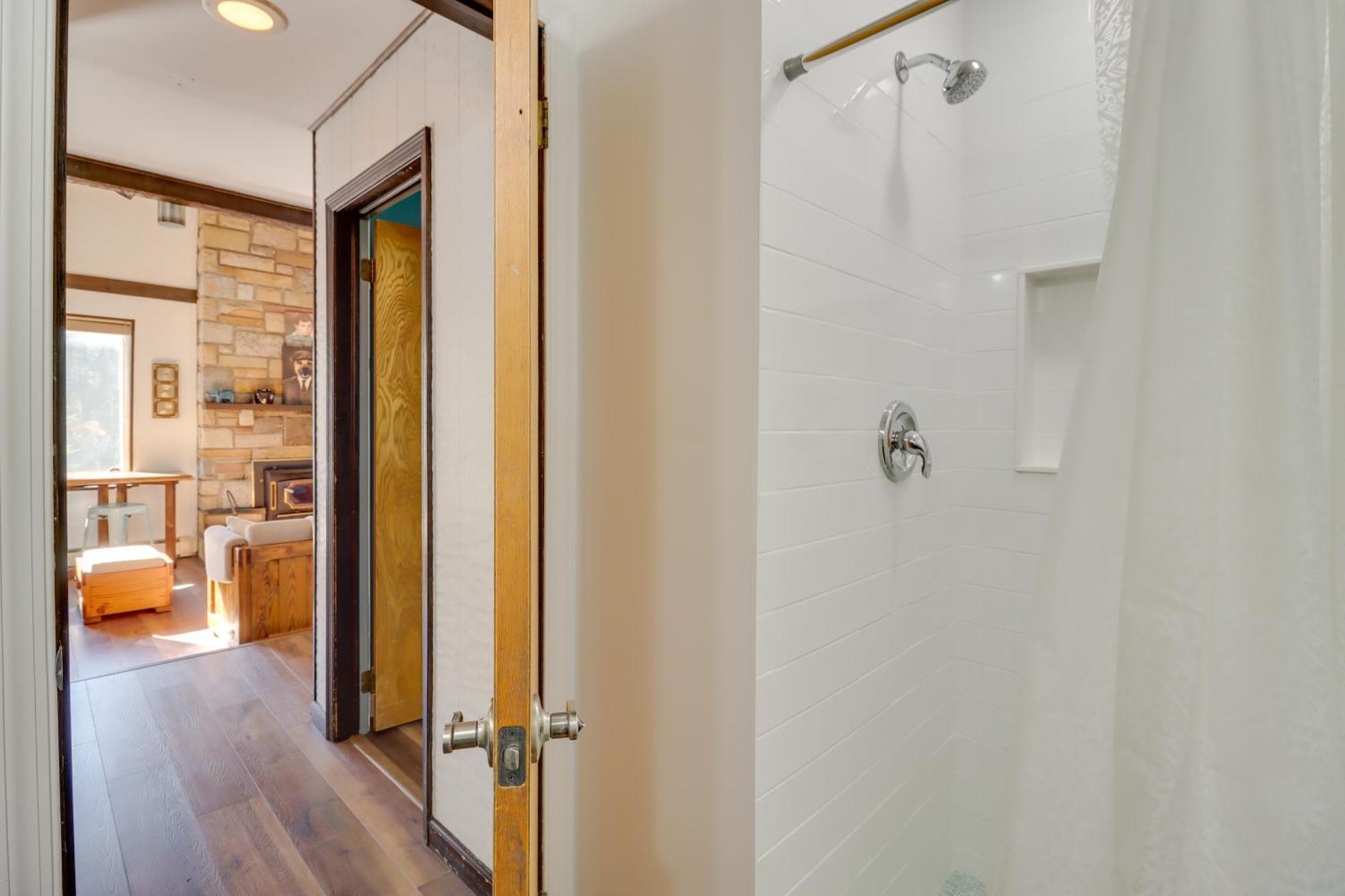 Lakefront Retreat With Kayaks, Near Skiing *