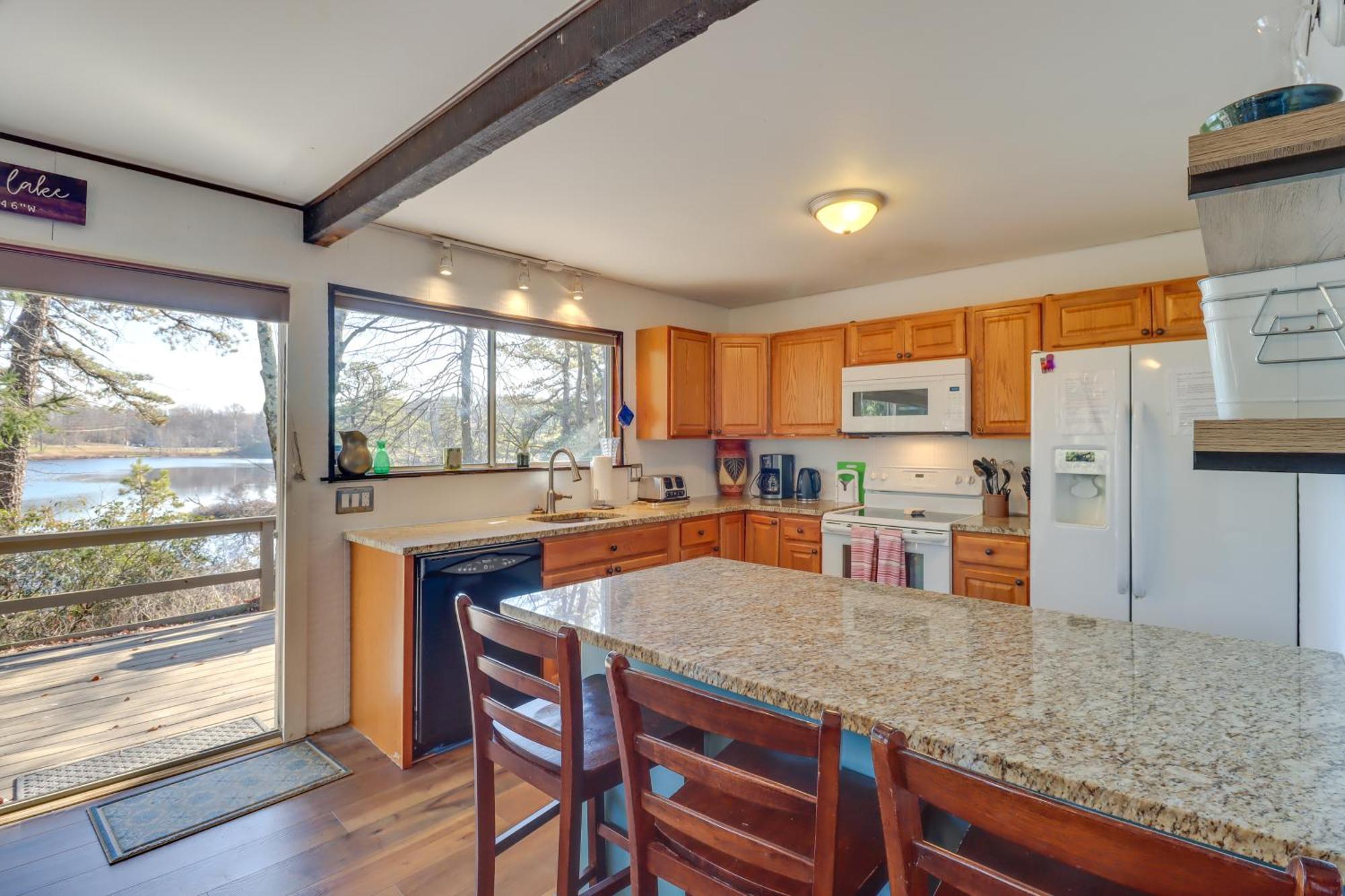 Lakefront Retreat With Kayaks, Near Skiing Ferienhaus *