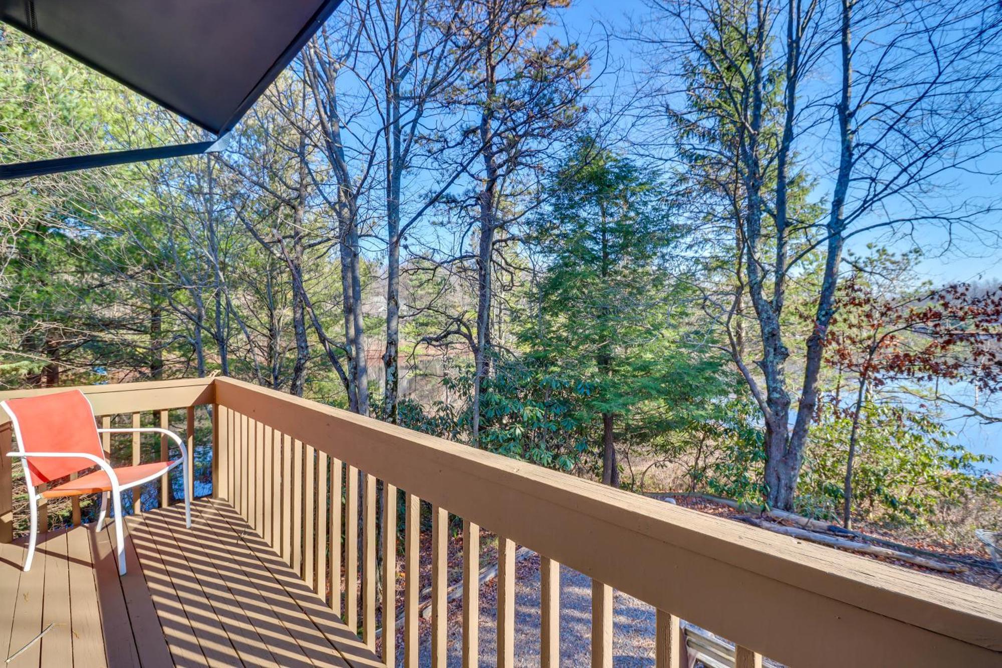 Ferienhaus Lakefront Retreat With Kayaks, Near Skiing Long Pond