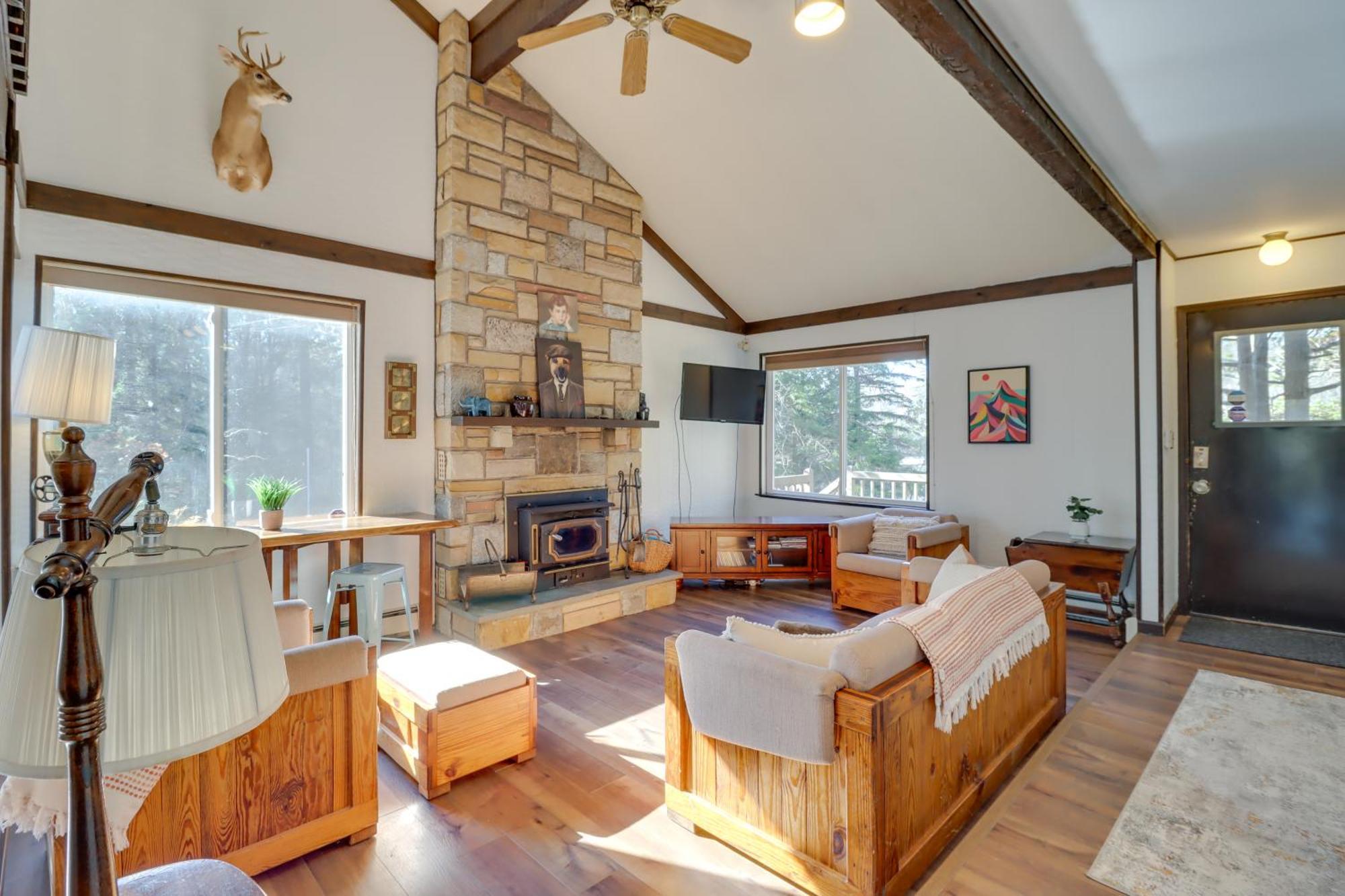 Lakefront Retreat With Kayaks, Near Skiing Long Pond