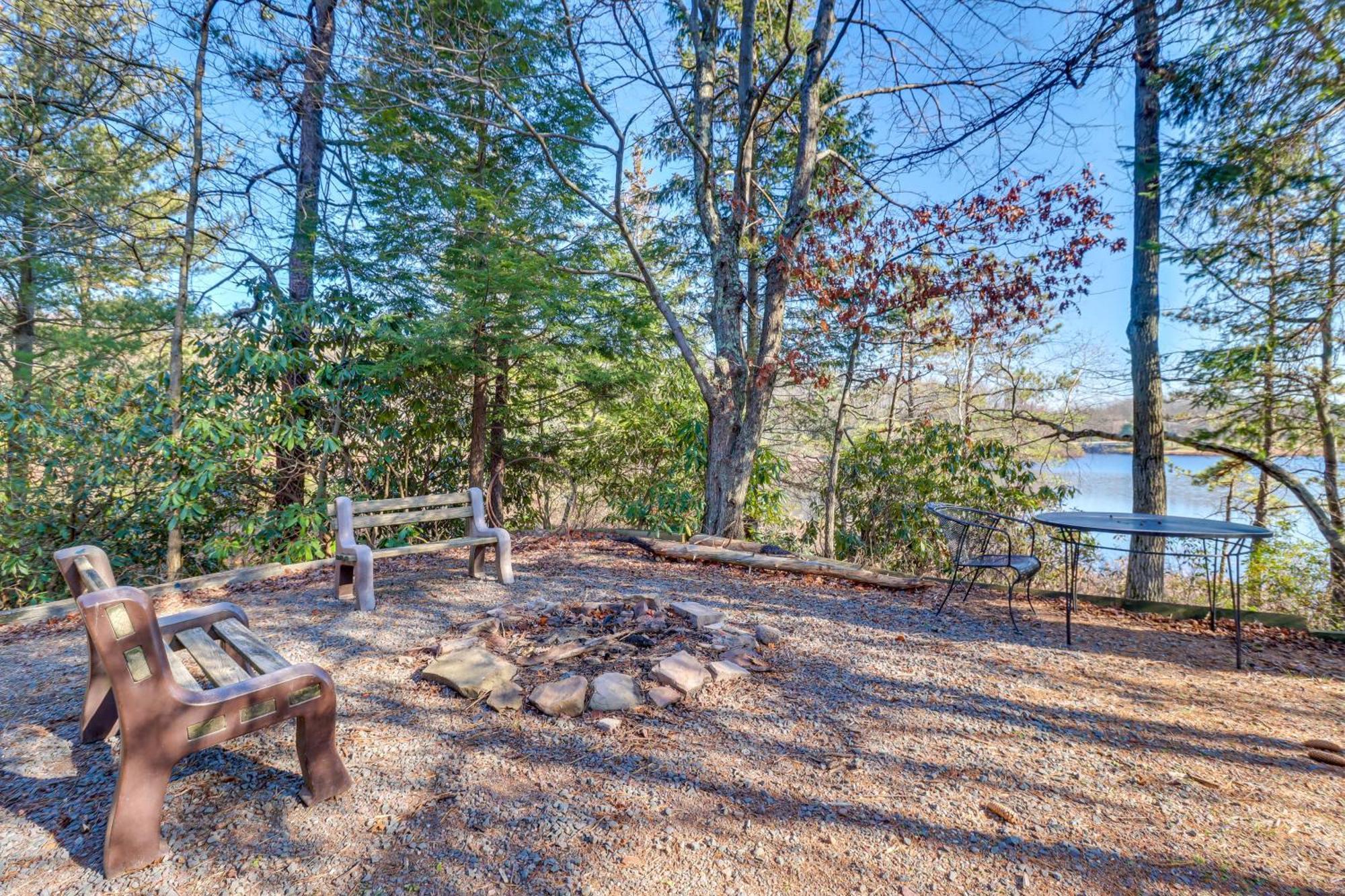 Lakefront Retreat With Kayaks, Near Skiing * Long Pond