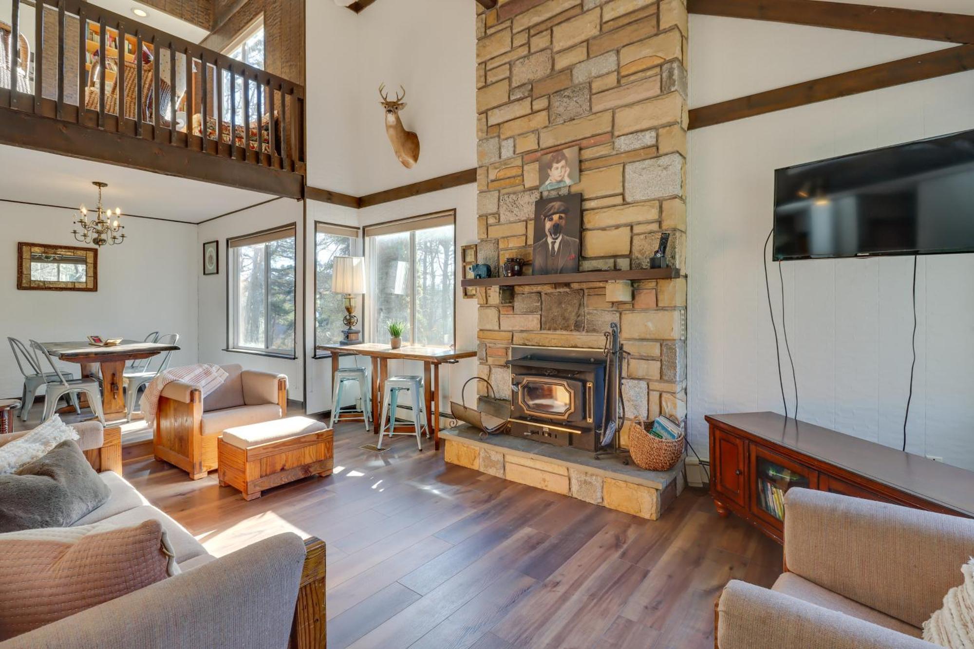Ferienhaus Lakefront Retreat With Kayaks, Near Skiing